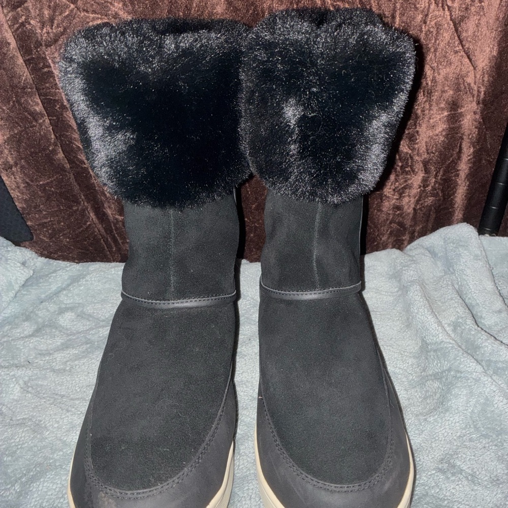 Koolaburra Black Fur-Trimmed Winter Boots